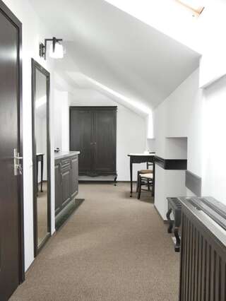 Апарт-отели Sibiu City Center Apartments Сибиу Улучшенный двухместный номер с 1 кроватью-1