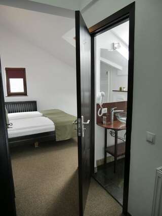 Апарт-отели Sibiu City Center Apartments Сибиу Двухместный номер эконом-класса с 1 кроватью-6